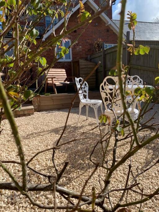 Ground Floor Garden Cottage, Near Stonehenge Shrewton Exterior photo